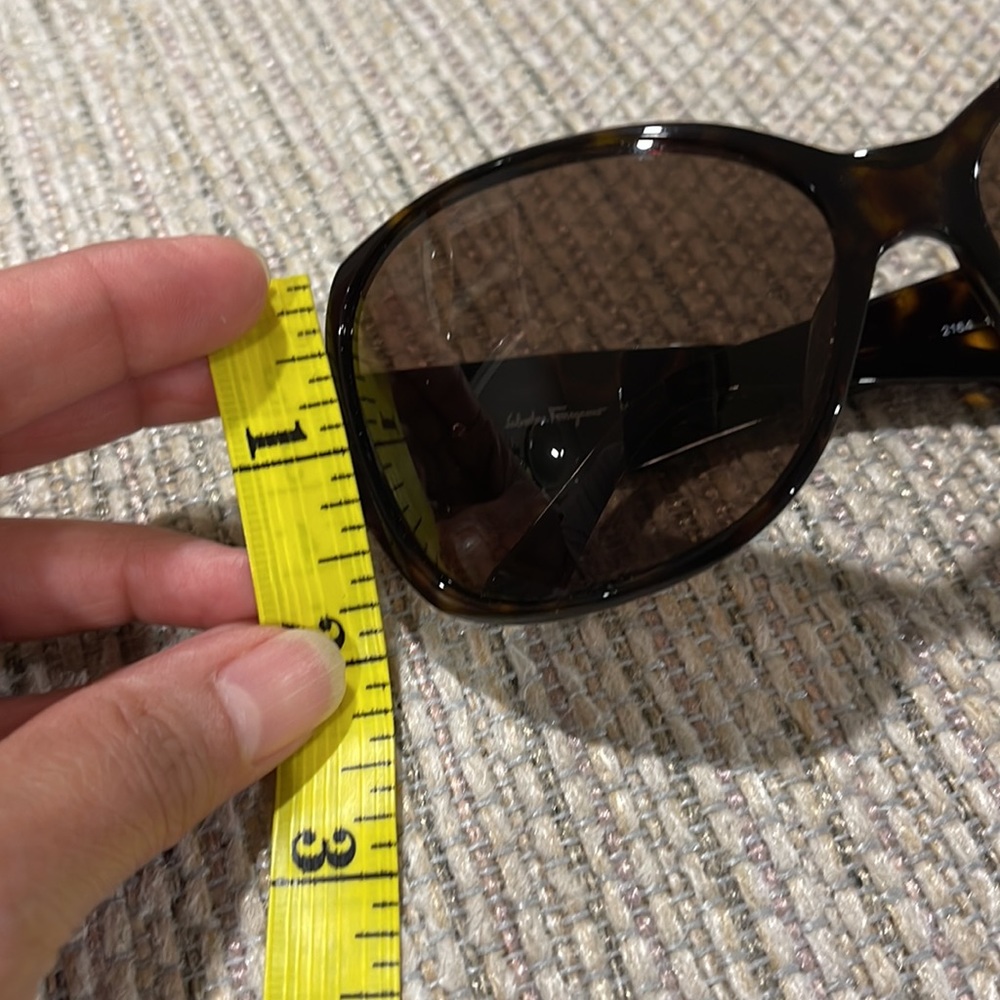 Salvatore Ferragamo women’s 
Sunglasses. - Picture 3 of 9